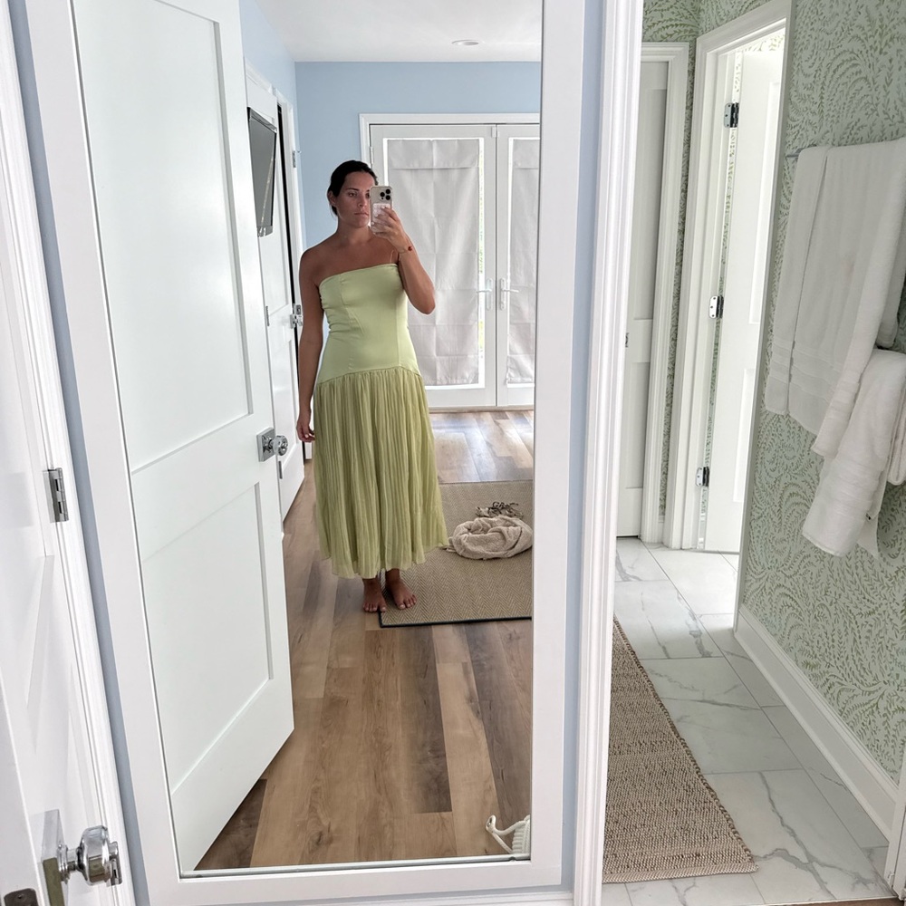Green strapless dress NEVER WORN BEFORE ONLY FOR THE PICTURE
